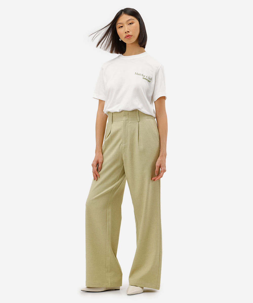 camiseta feminina oversized com estampa matcha off white