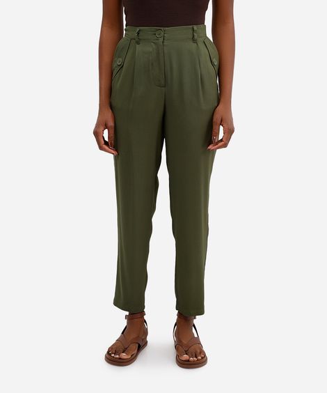 calça feminina cenoura com bolsos e botões verde