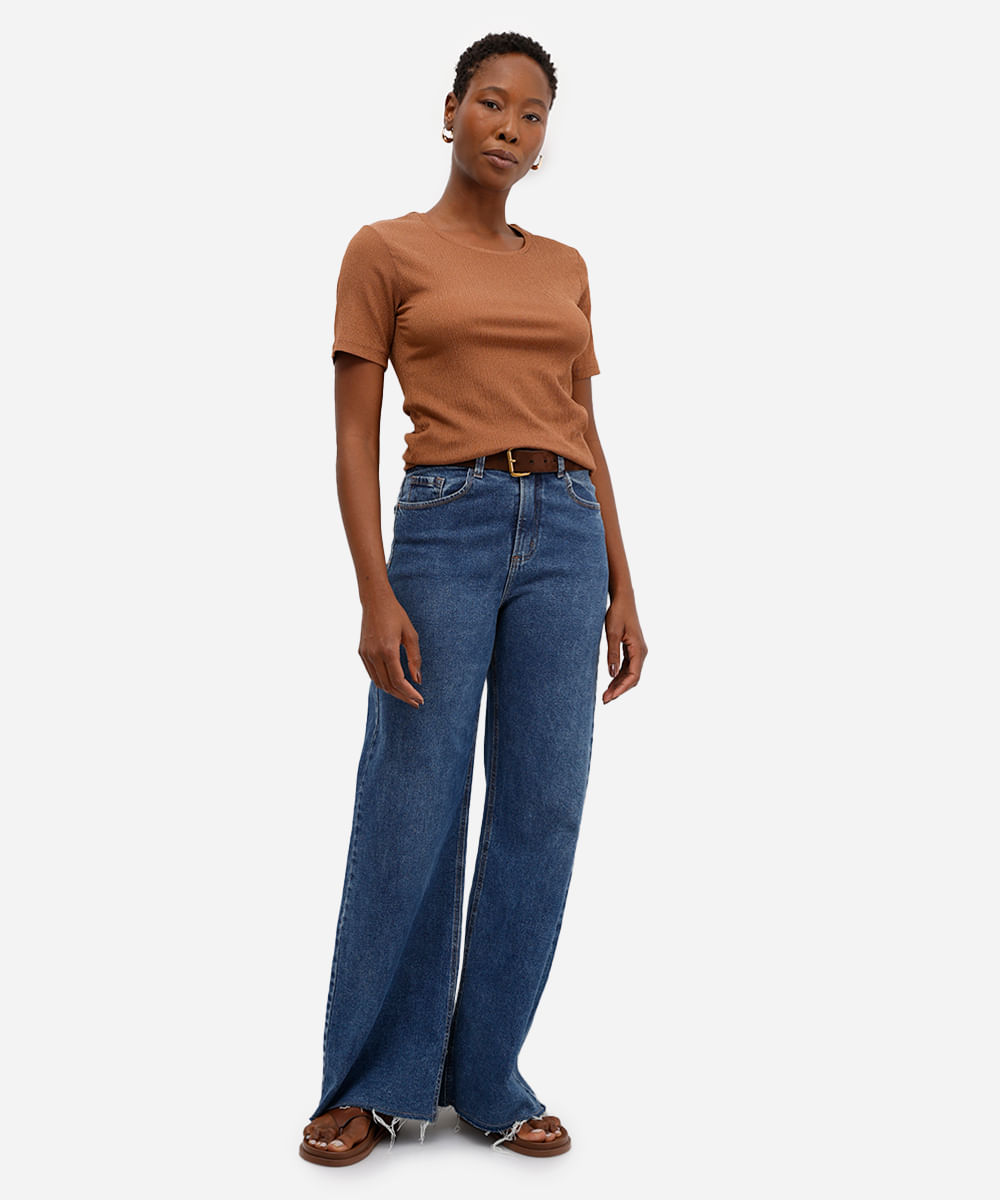 blusa básica feminina baby look texturizada marrom