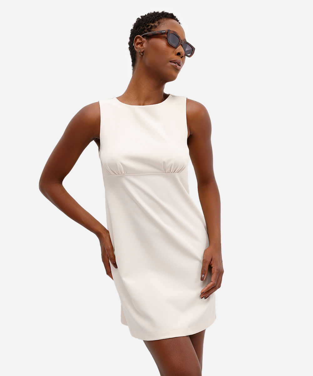vestido curto feminino evasê com franzido texturizado off white