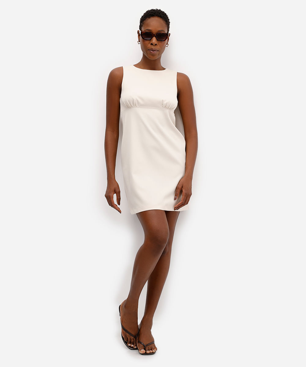 vestido curto feminino evasê com franzido texturizado off white