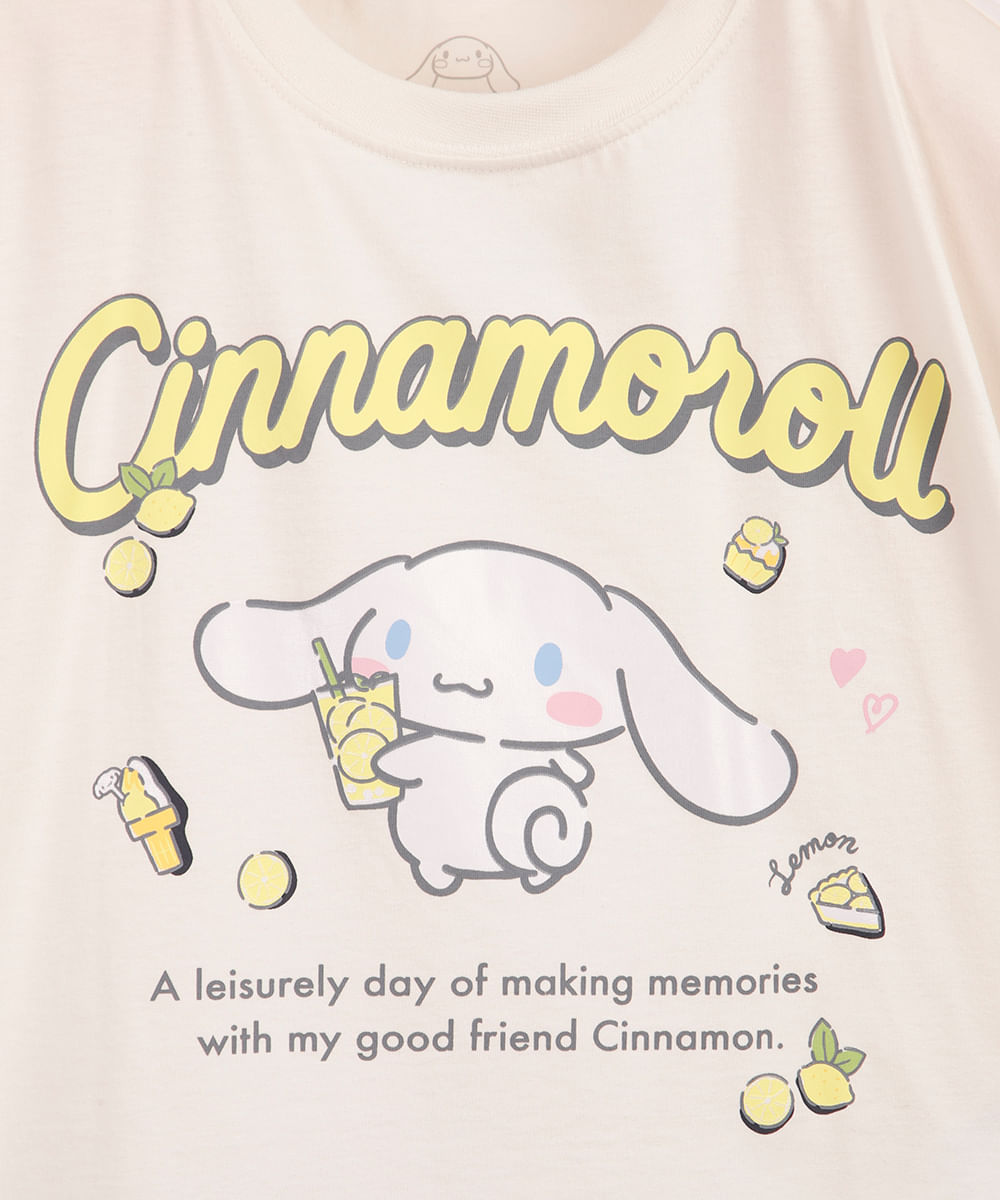 camiseta juvenil boxy cropped cinnamoroll frutas cítricas off white