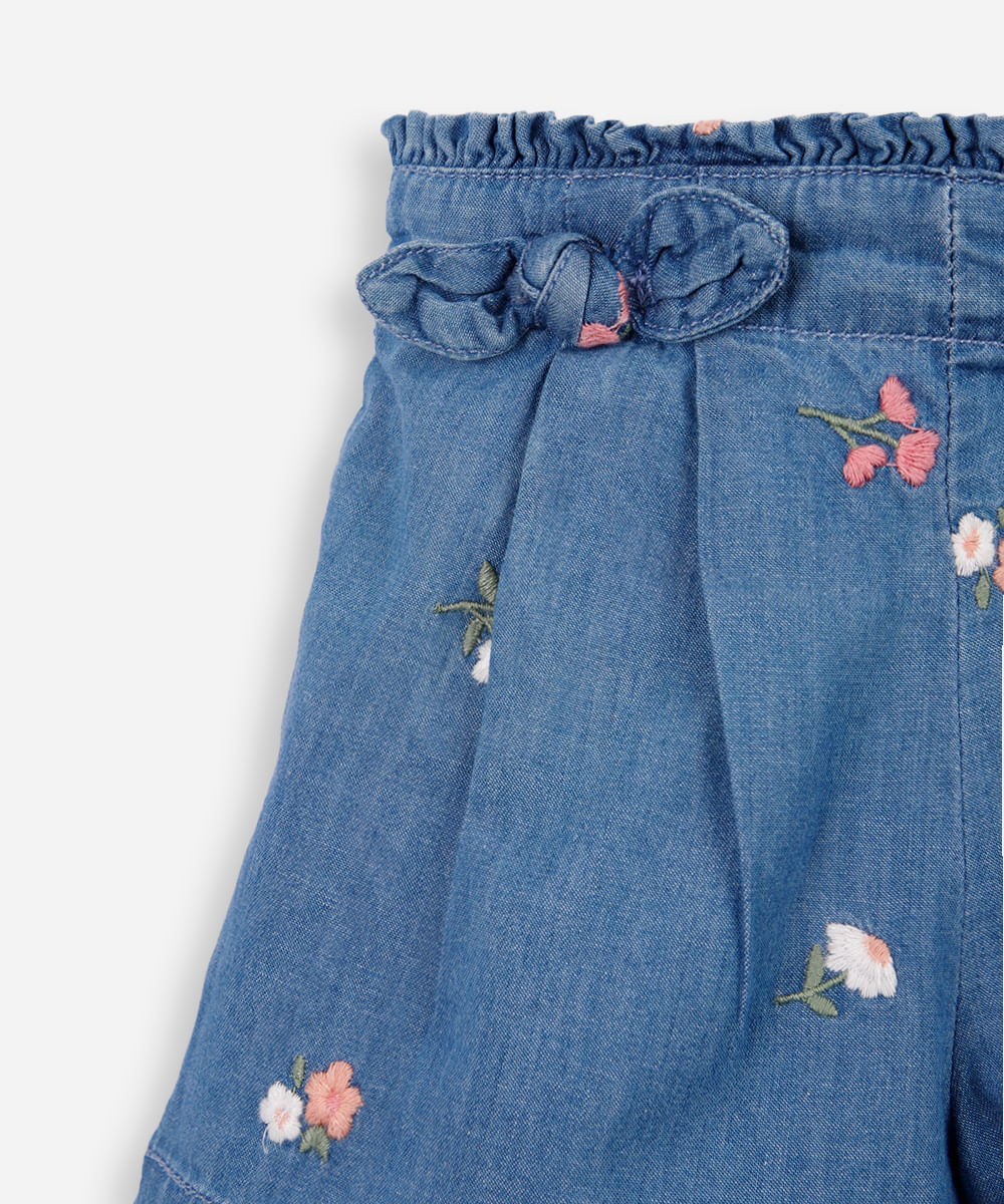 short clochard infantil jeans com bordados floral azul