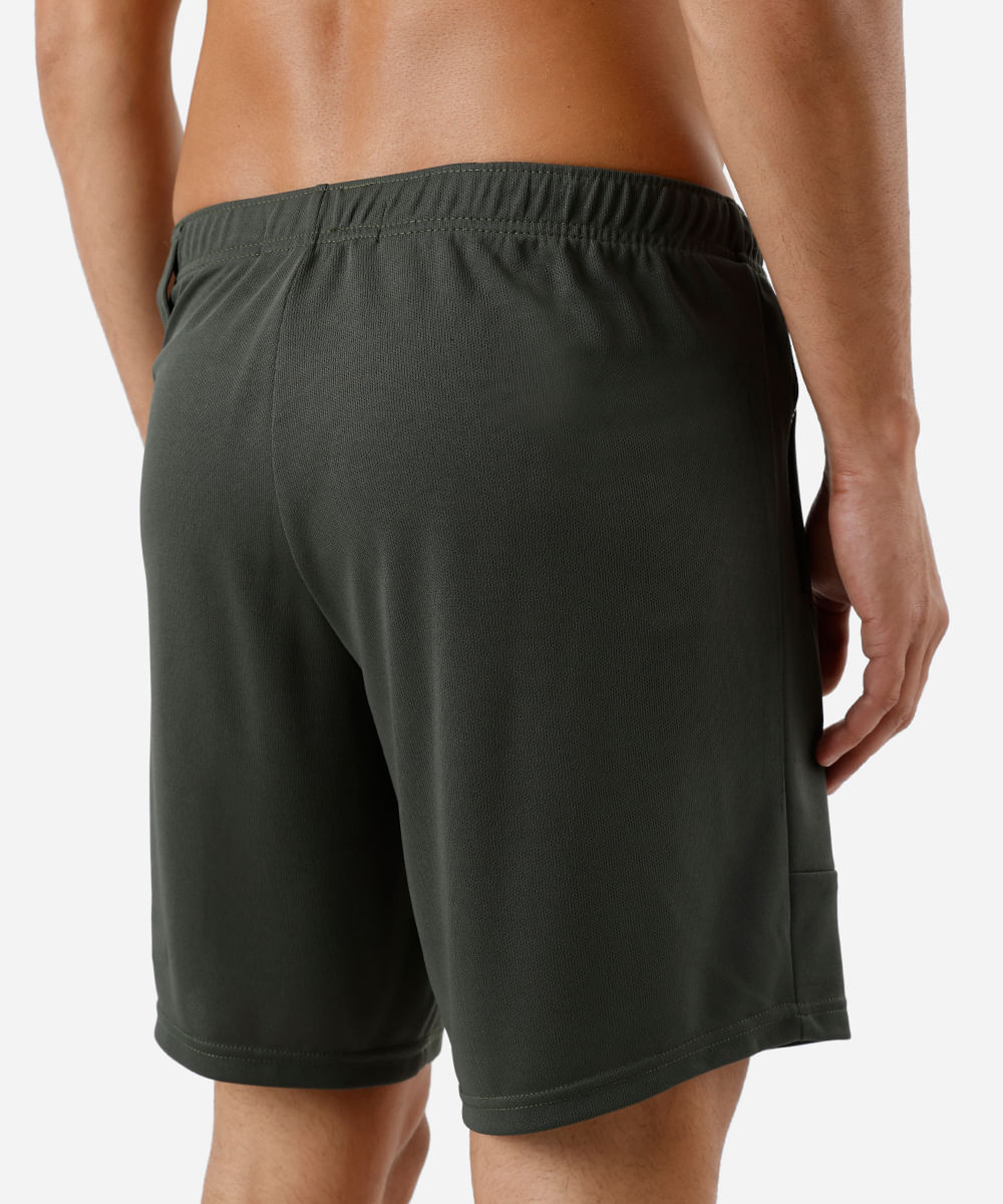 bermuda esportiva masculina com recortes verde