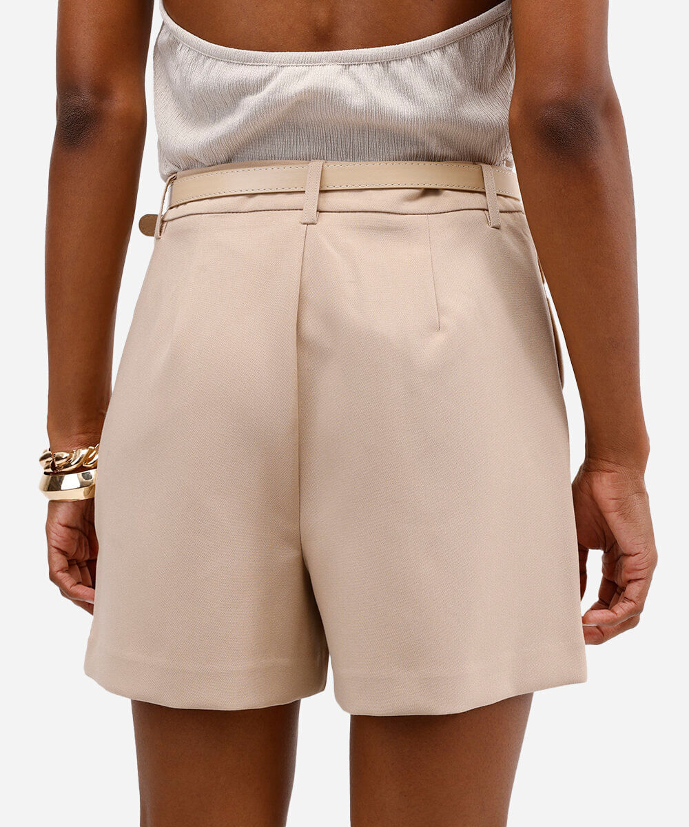 short de alfaiataria feminino com cinto bege