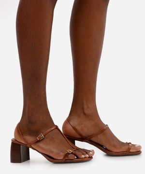 sandalia tiras finas salto bloco com fivelas oneself marrom