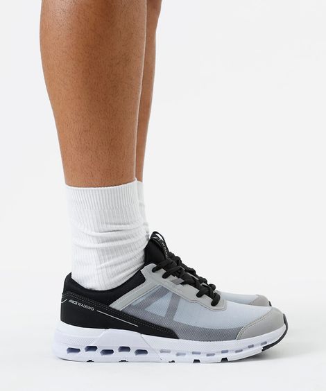 tênis esportivo ace com recortes e tela cinza