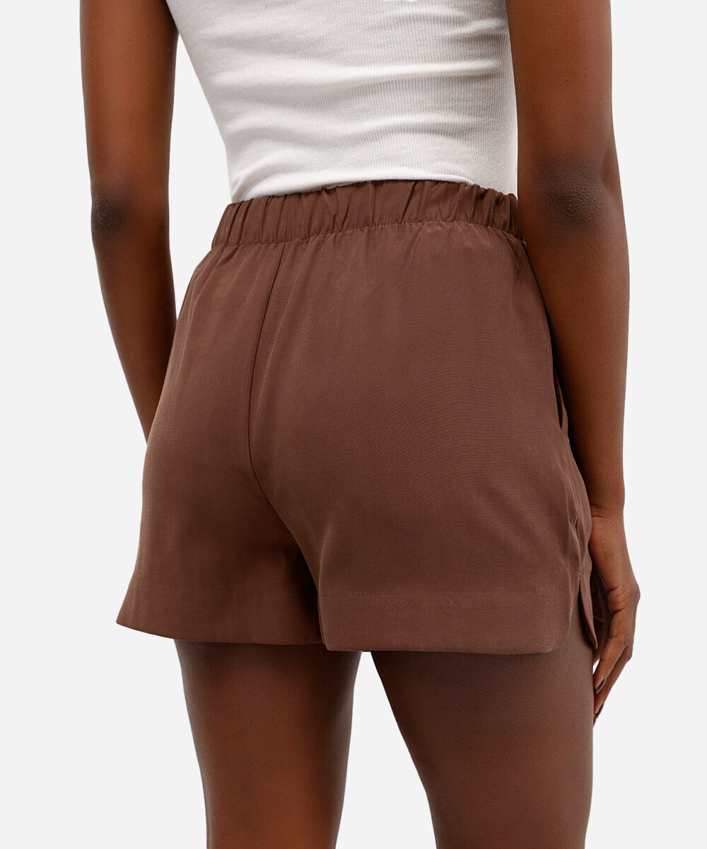 short feminino de alfaiataria de viscose cintura alta marrom
