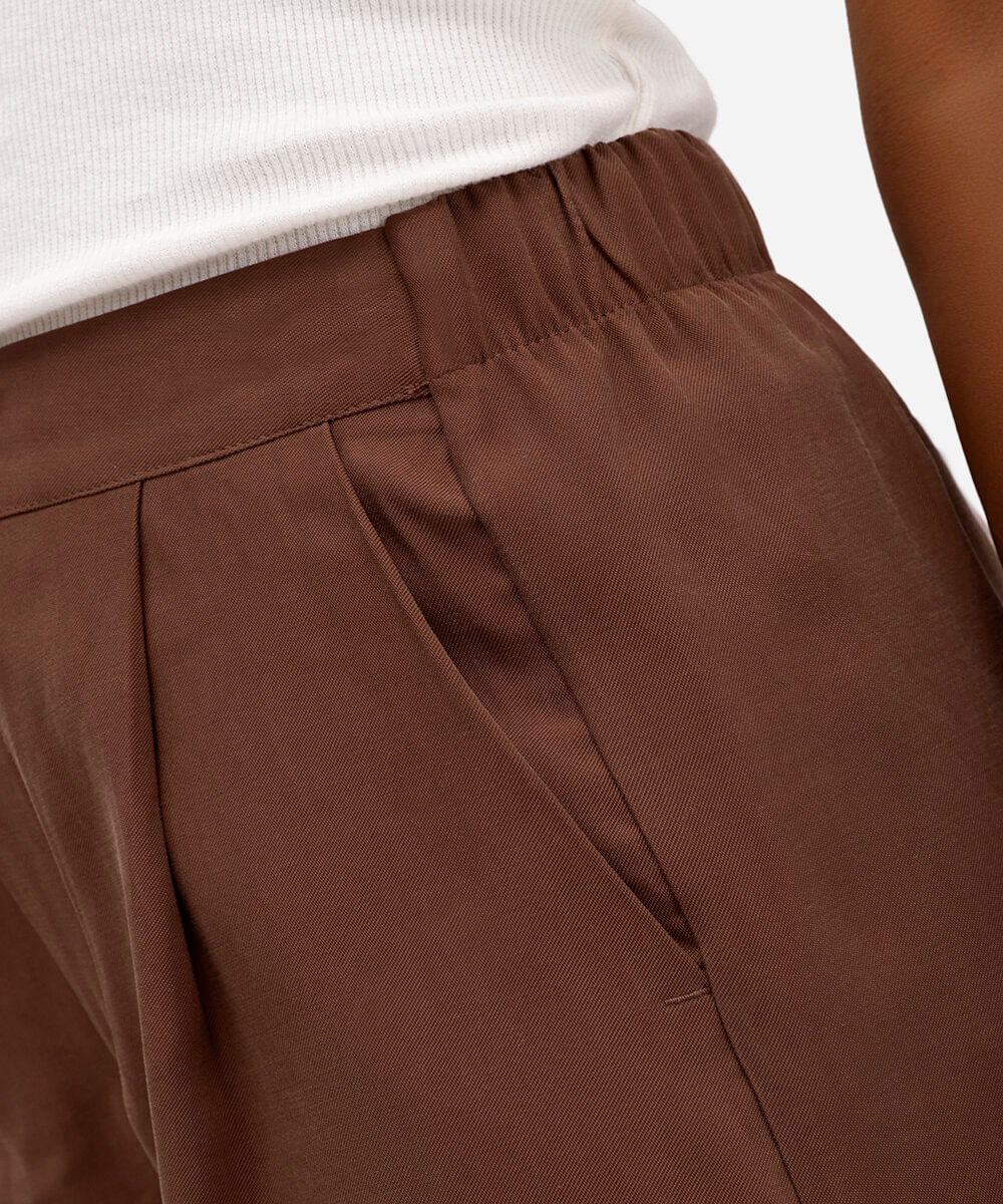 short feminino de alfaiataria de viscose cintura alta marrom