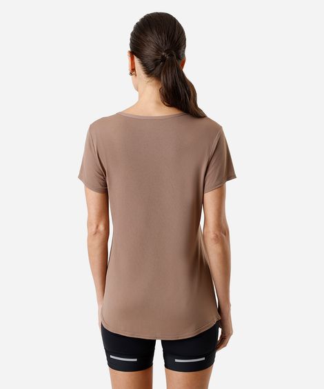 camiseta decote v marrom
