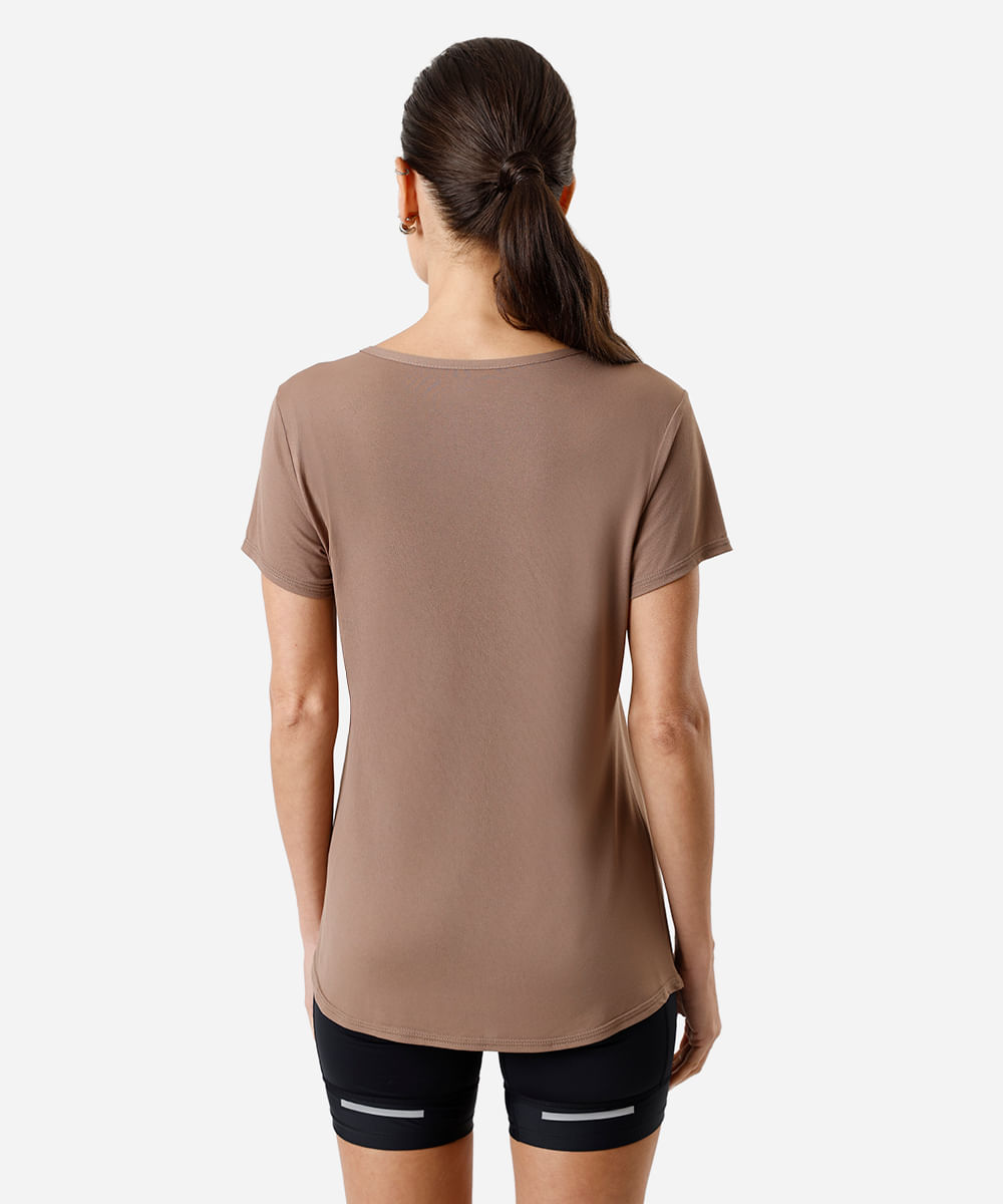 camiseta decote v marrom