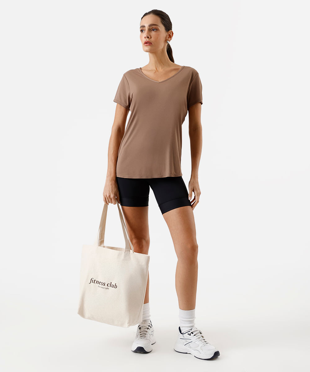 camiseta decote v marrom