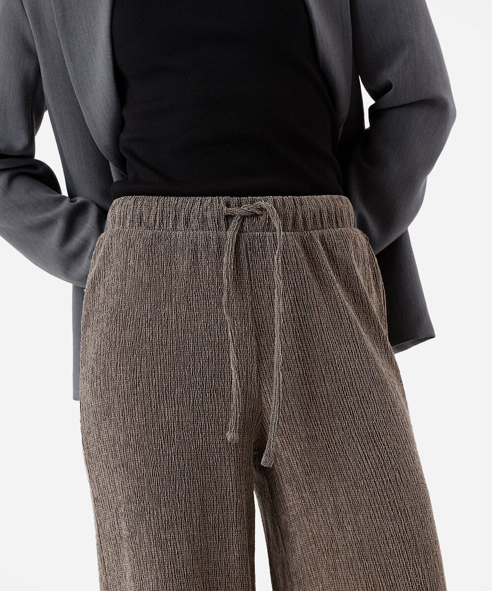 calça reta básica feminina texturizada cinza