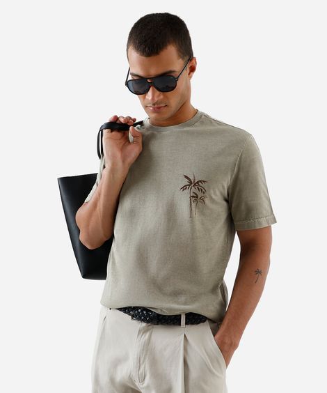 camiseta masculina comfort estampada coqueiro bege