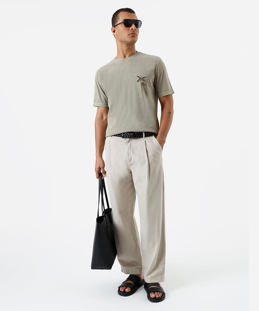 camiseta masculina comfort estampada coqueiro bege