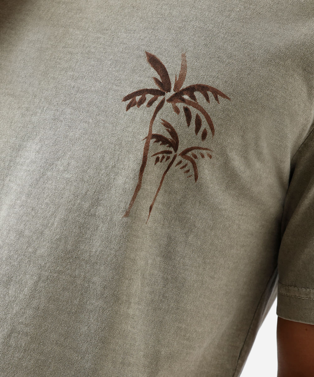 camiseta masculina comfort estampada coqueiro bege