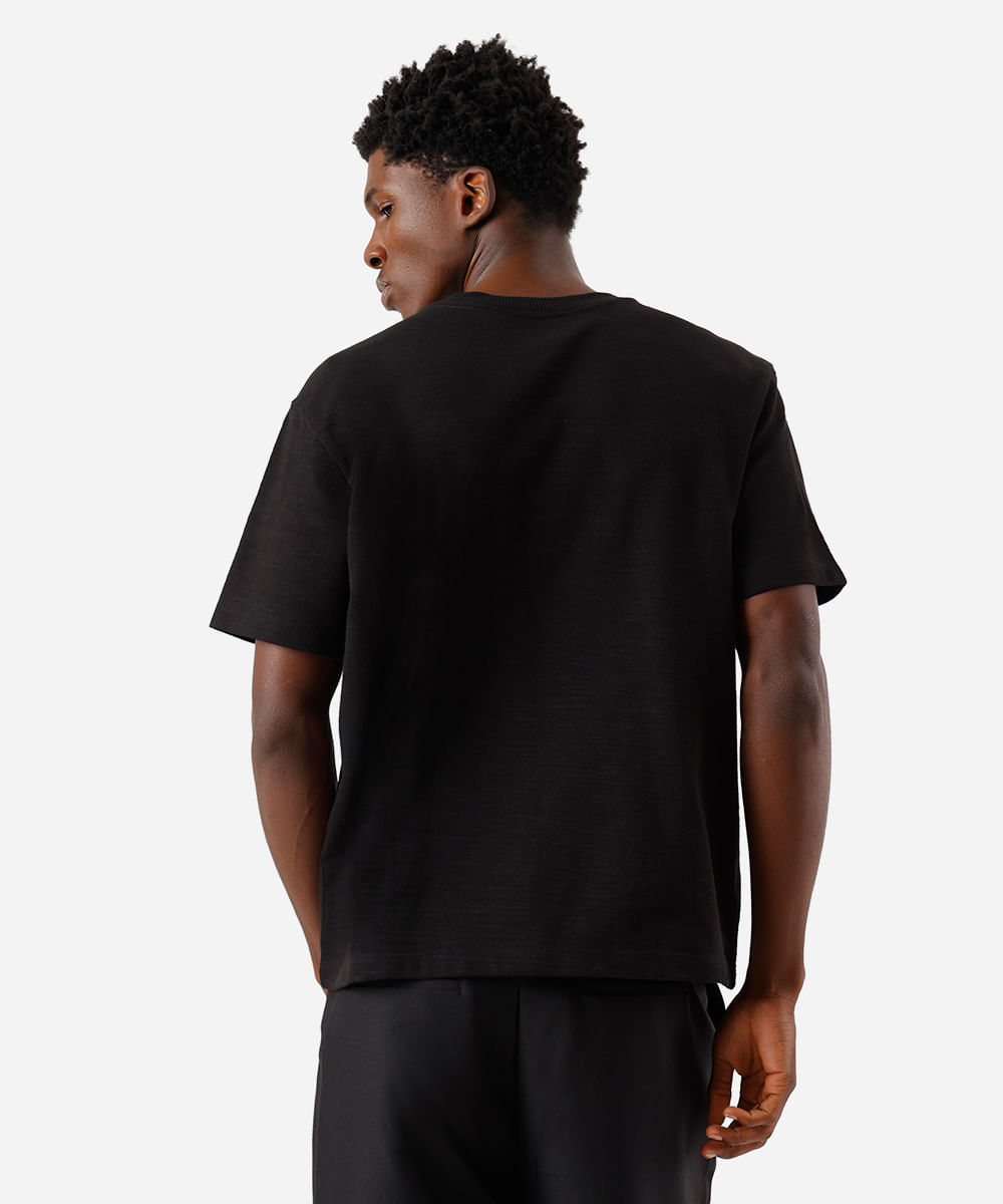 camiseta box masculina bordado peanuts texturizada preta