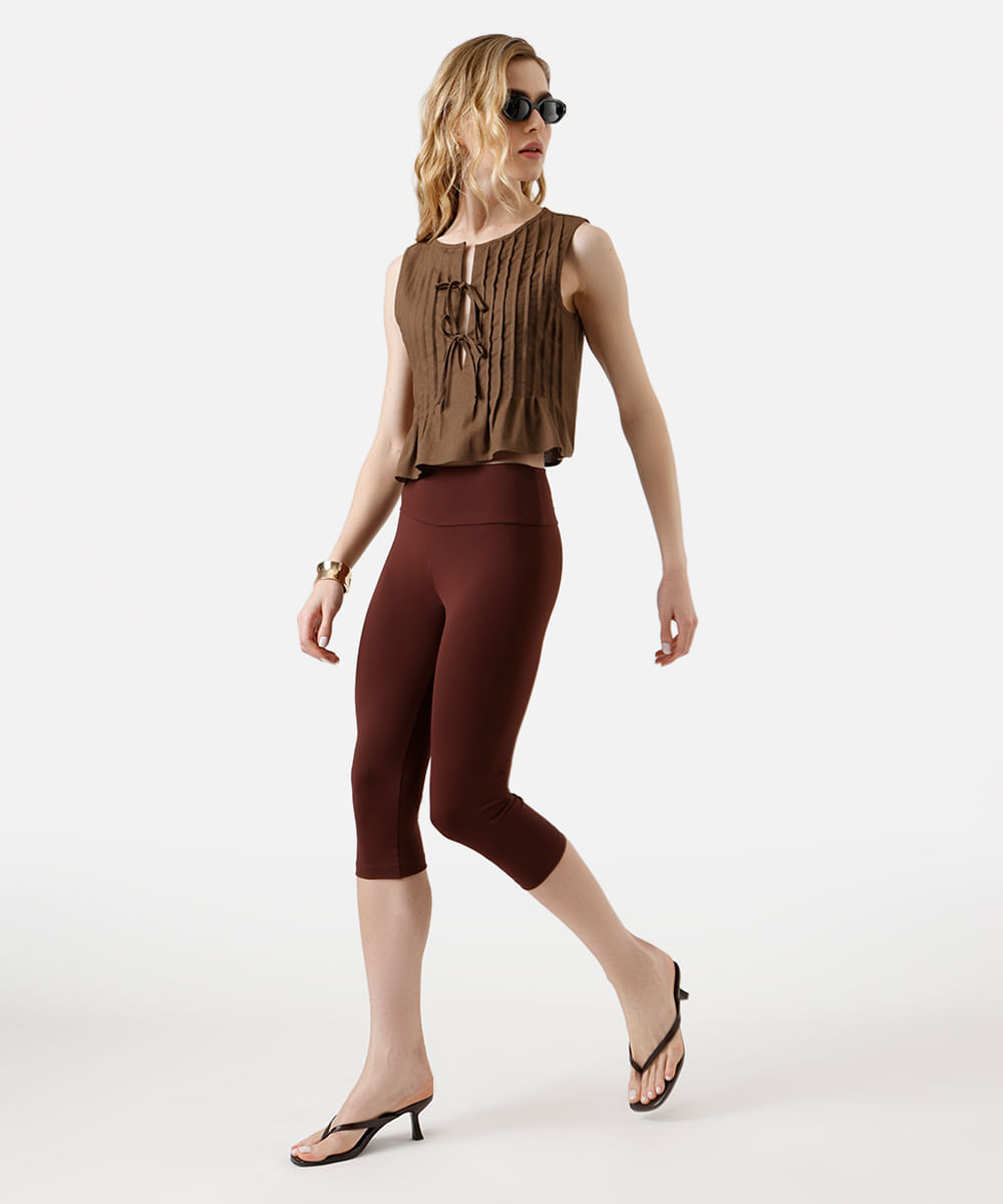 blusa feminina com linho e pregas  marrom