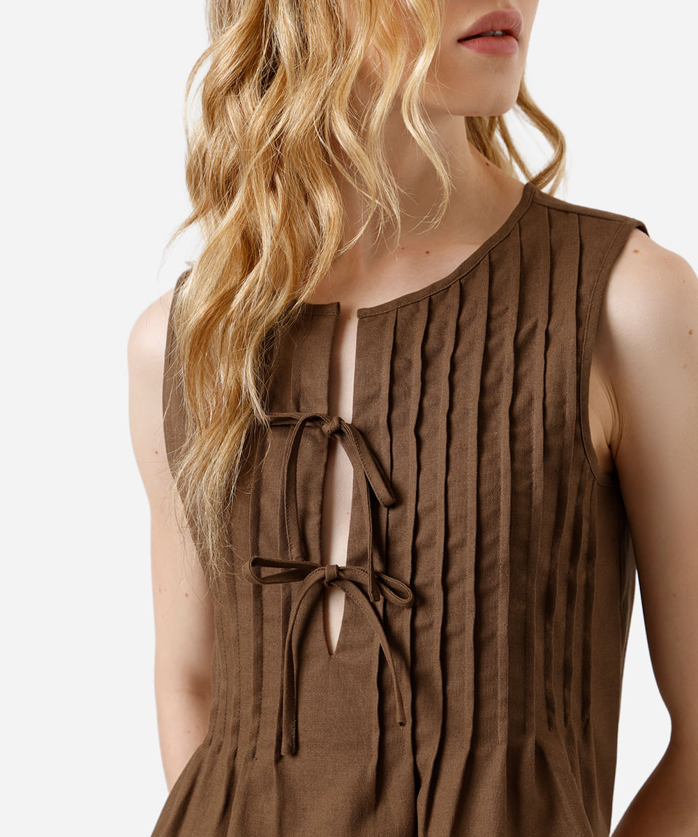 blusa feminina com linho e pregas  marrom
