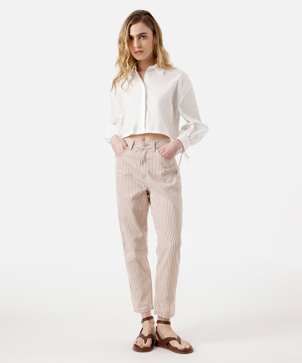 calça mom feminina de sarja listrada bege