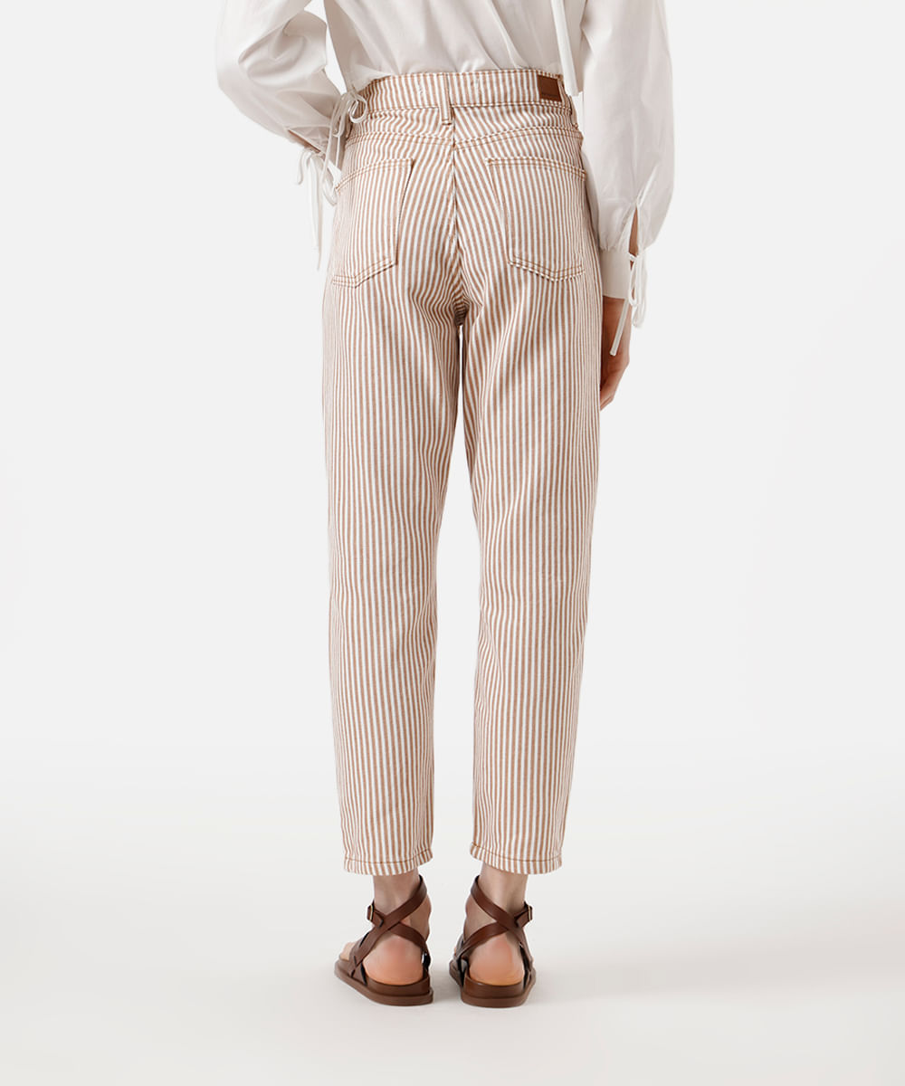 calça mom feminina de sarja listrada bege