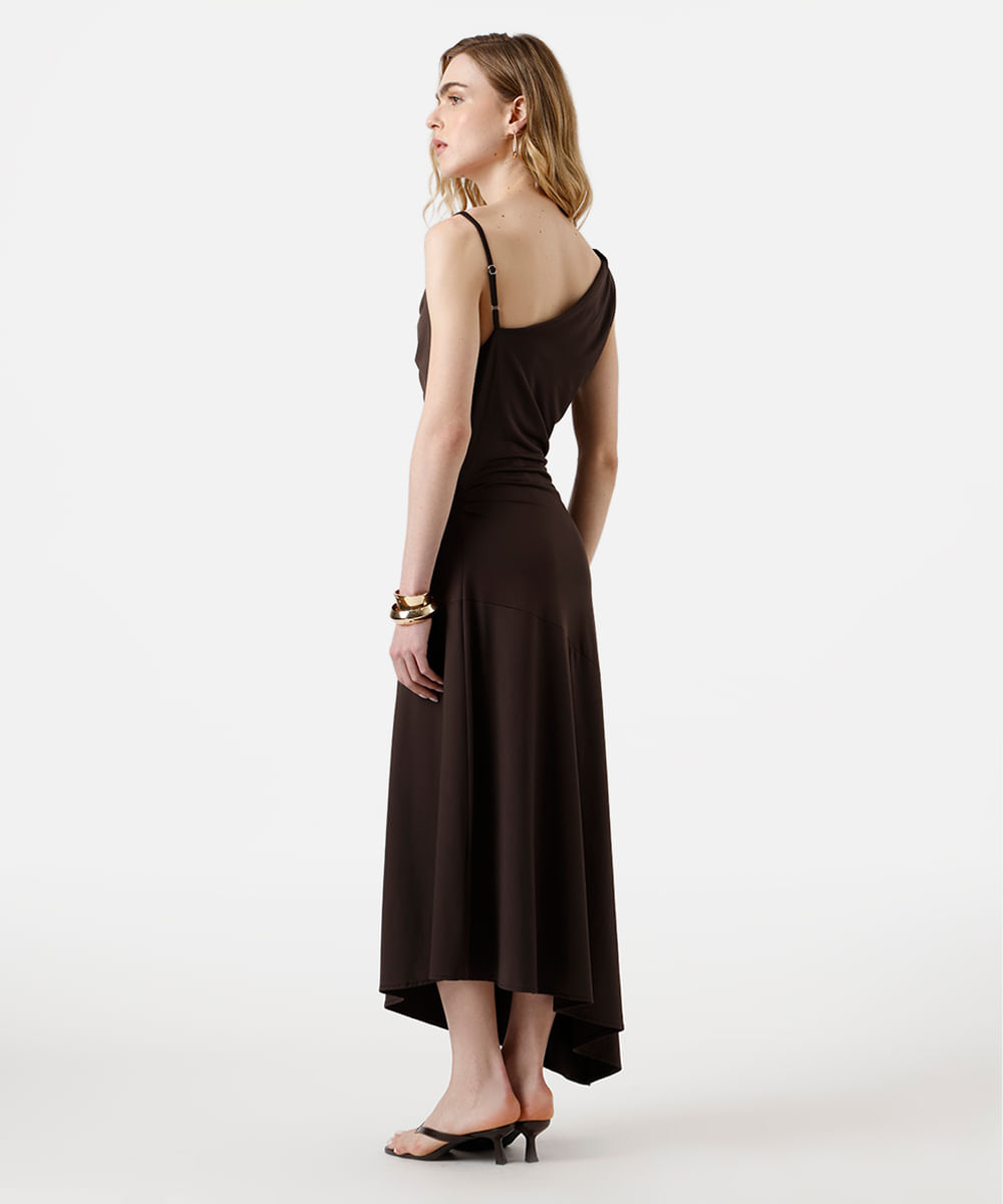vestido midi feminino decote degagê assimétrico marrom