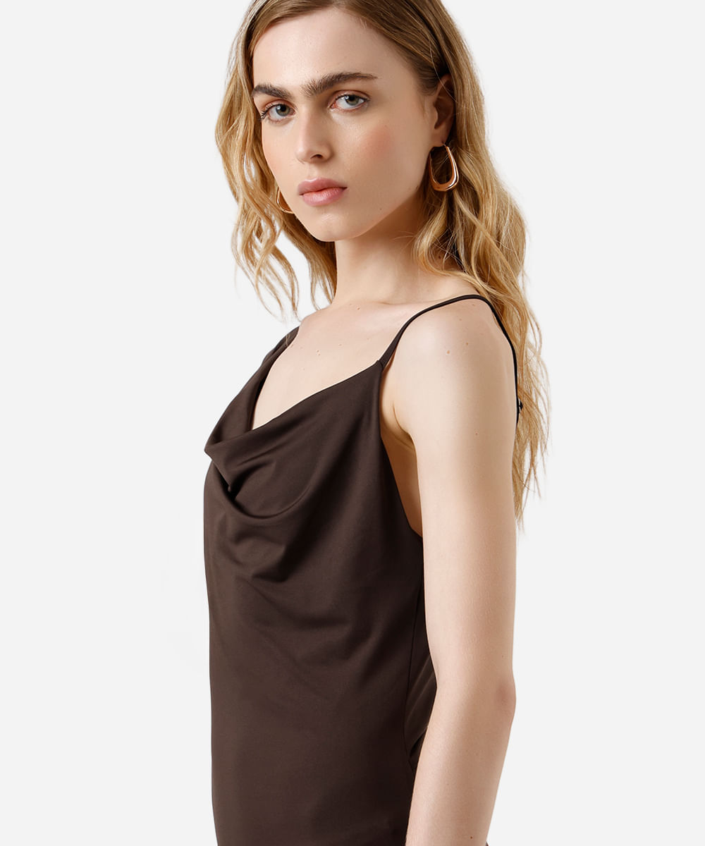 vestido midi feminino decote degagê assimétrico marrom