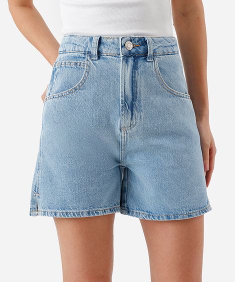 short reto jeans com recortes azul