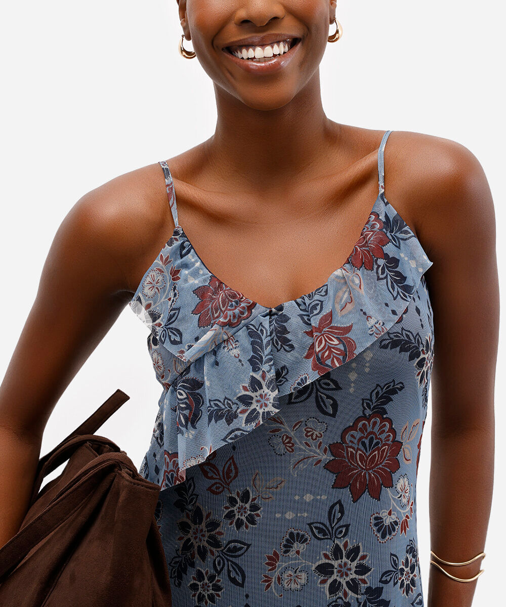 vestido midi feminino de tule alça fina com babados floral azul