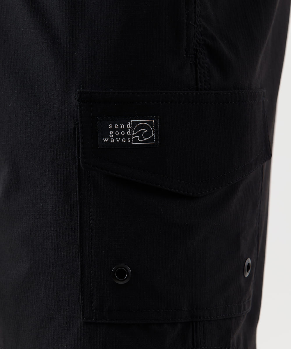 short masculino com bolso cargo cós elástico texturizado preto