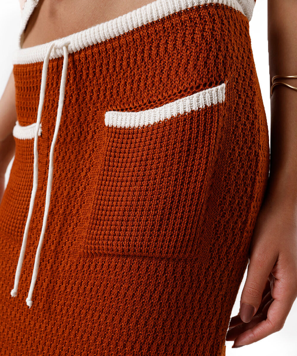 saia midi feminina de tricot com bolsos - caramelo