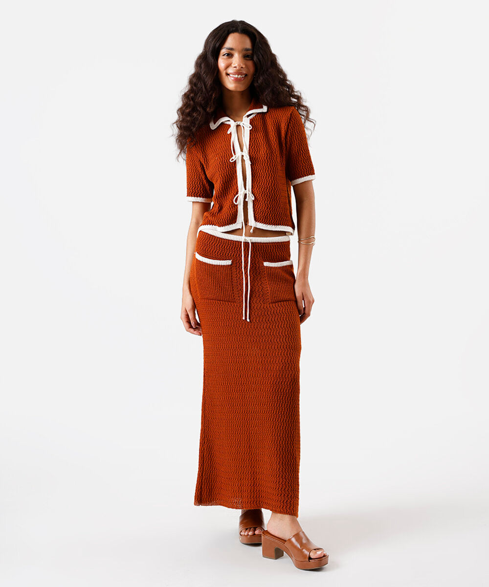 polo feminina de tricot com amarração marrom