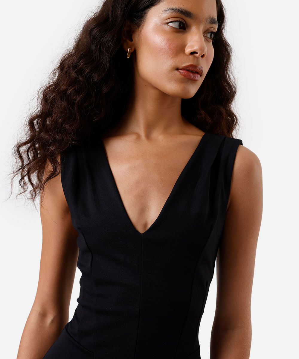 vestido curto feminino decote v com recortes preto