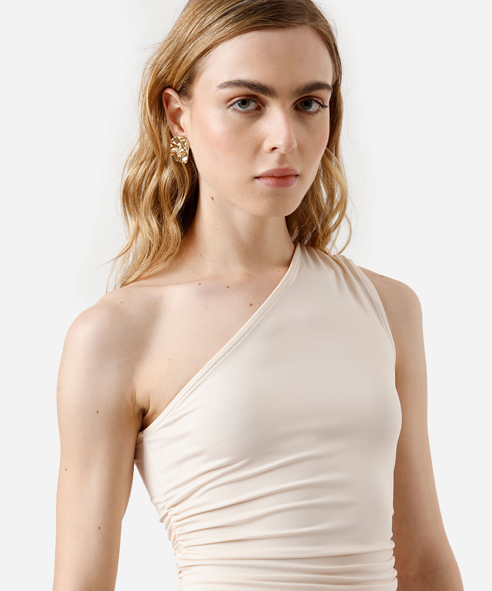 blusa ombro único feminina franzida bege