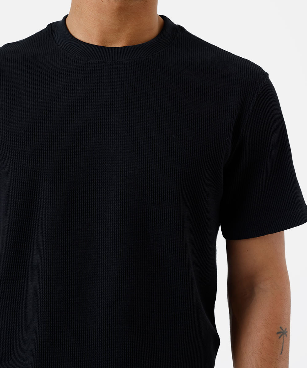 camiseta masculina manga curta texturizada preta