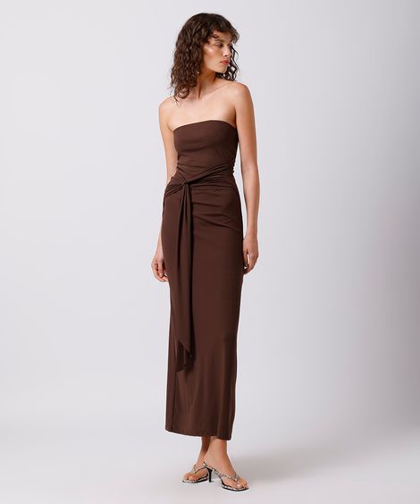 vestido midi feminino sem alça com franzido mindset marrom