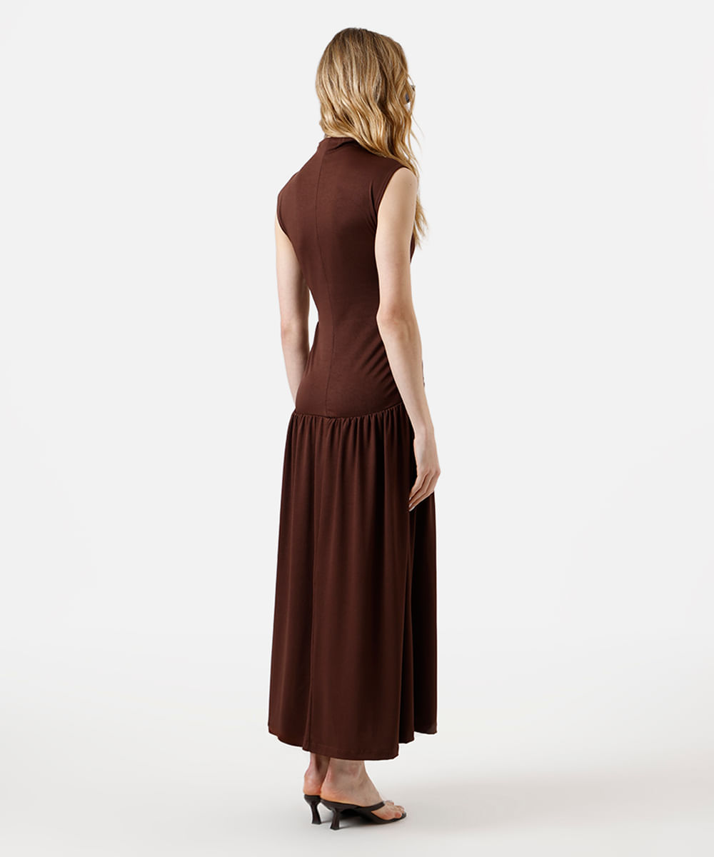 vestido midi feminino gola alta franzido marrom