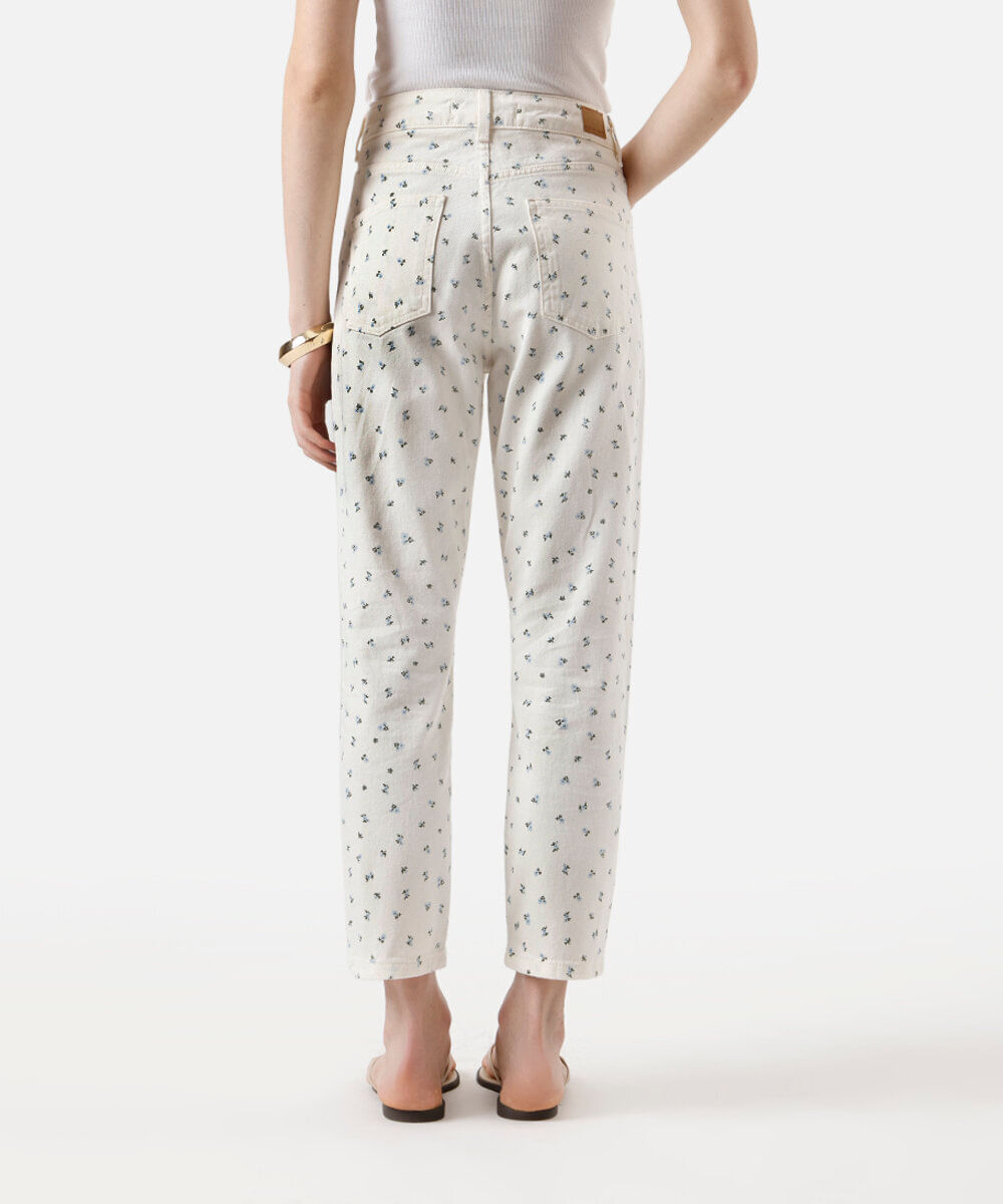 calça mom feminina de sarja floral off white