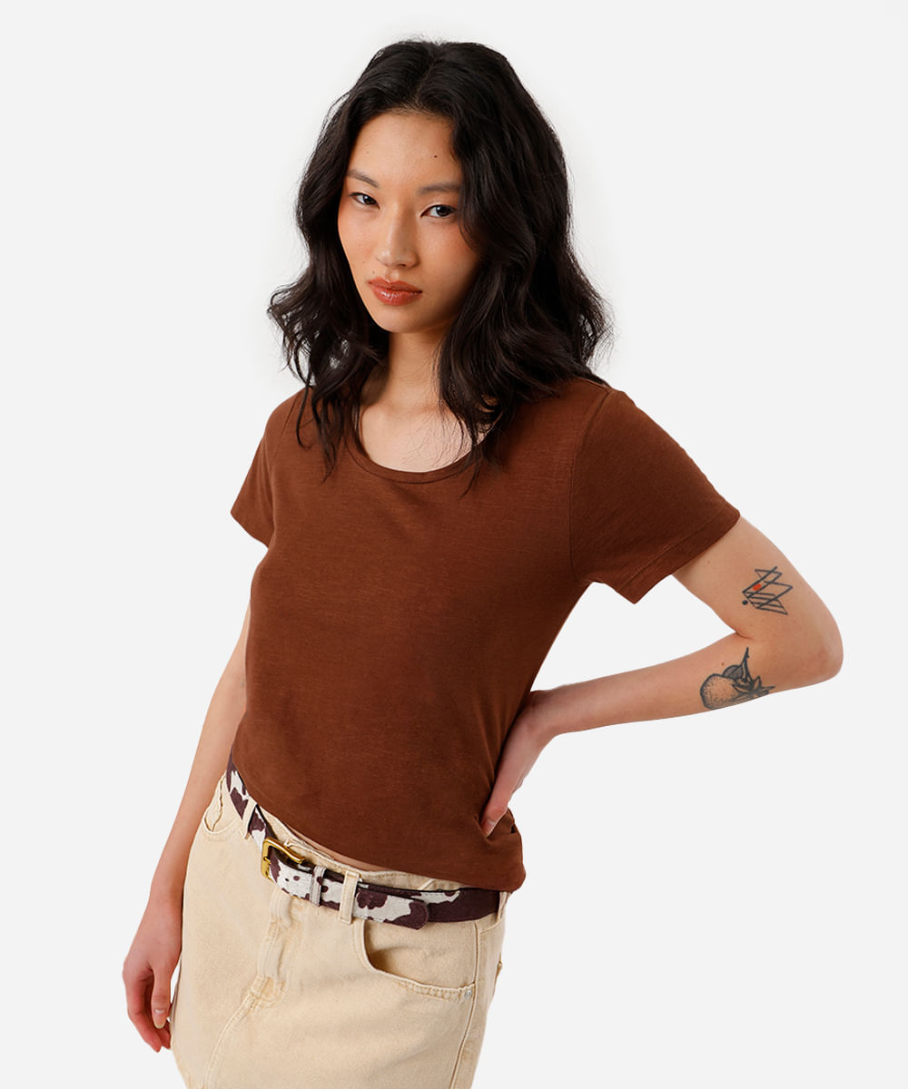camiseta feminina de algodão básica marrom