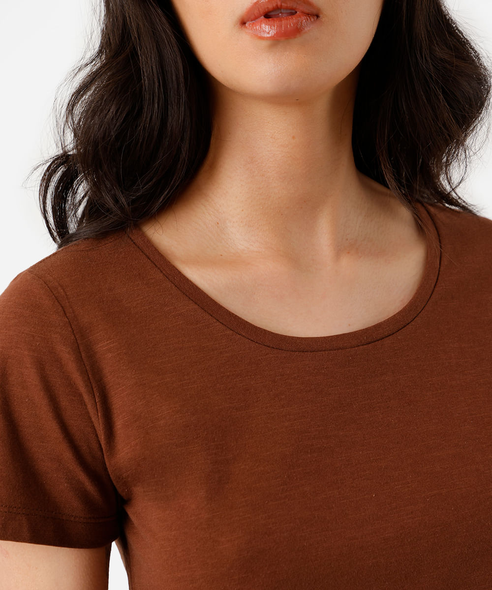camiseta feminina de algodão básica marrom