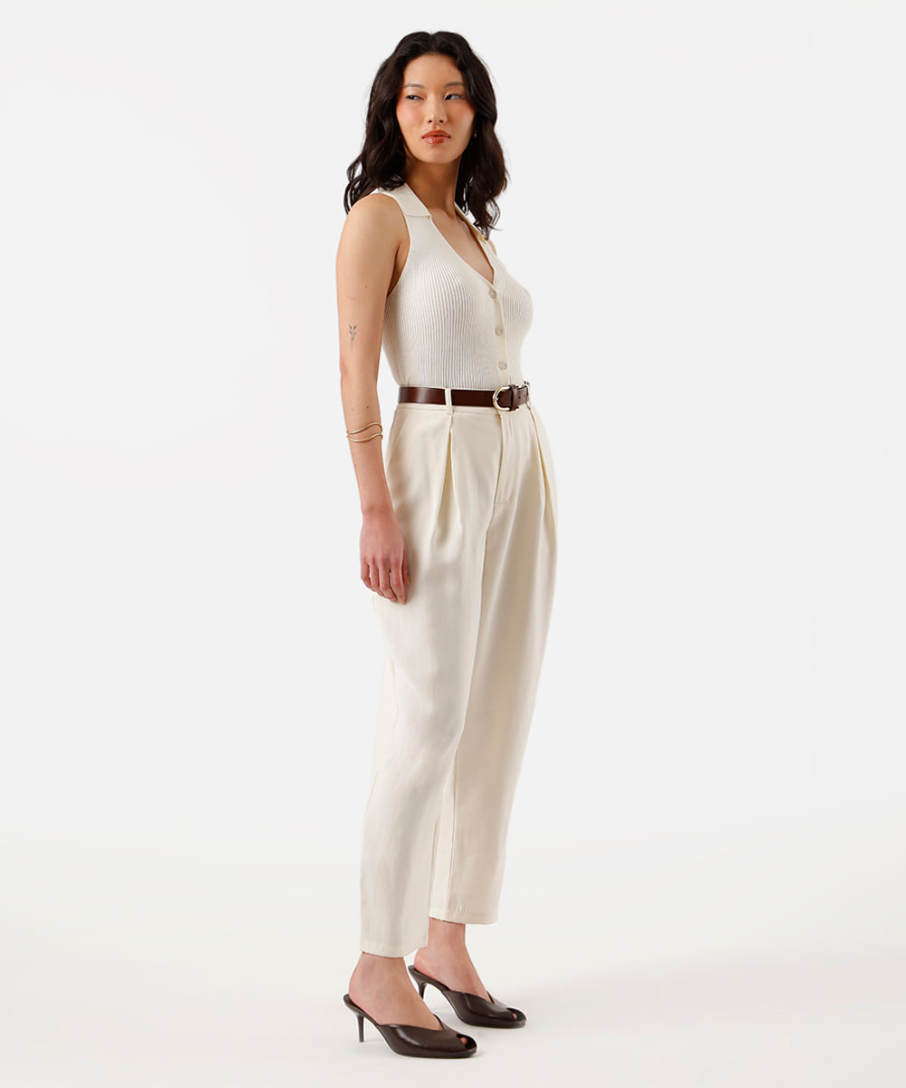 polo feminina de tricot decote v canelada off white