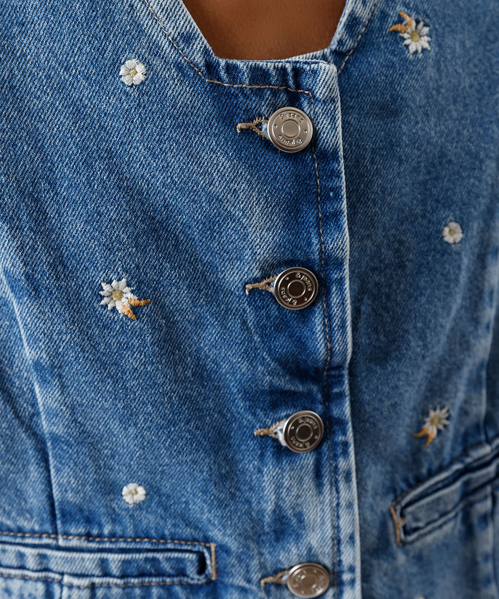 colete feminino jeans decote v bordado floral azul