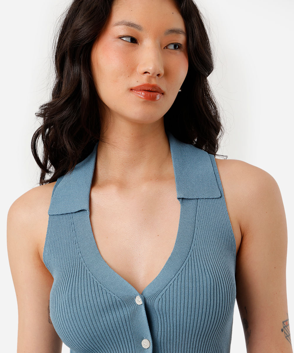 polo feminina de tricot decote v canelada azul