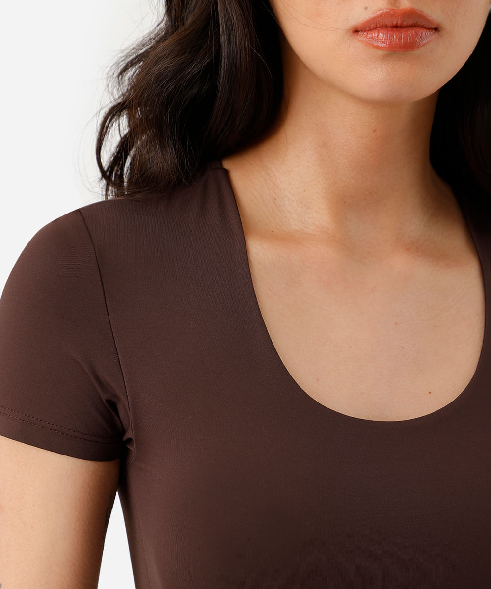 blusa baby look feminina de poliamida básica marrom
