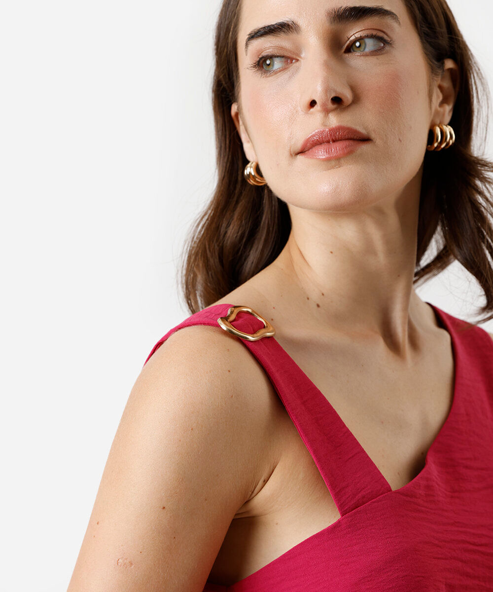 blusa assimétrica feminina texturizada com fivela rosa