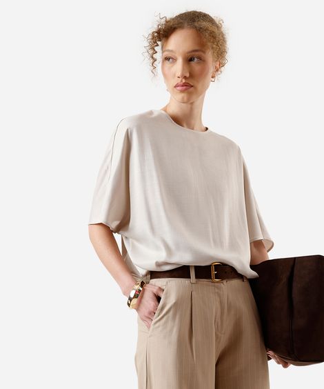 blusa feminina manga curta decote canoa acetinada bege