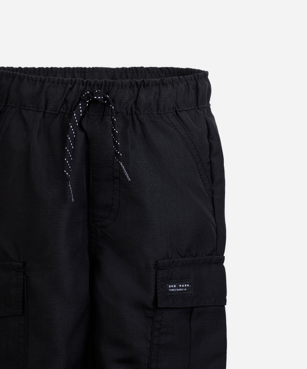 calça jogger infantil com bolsos cargo texturizada preta