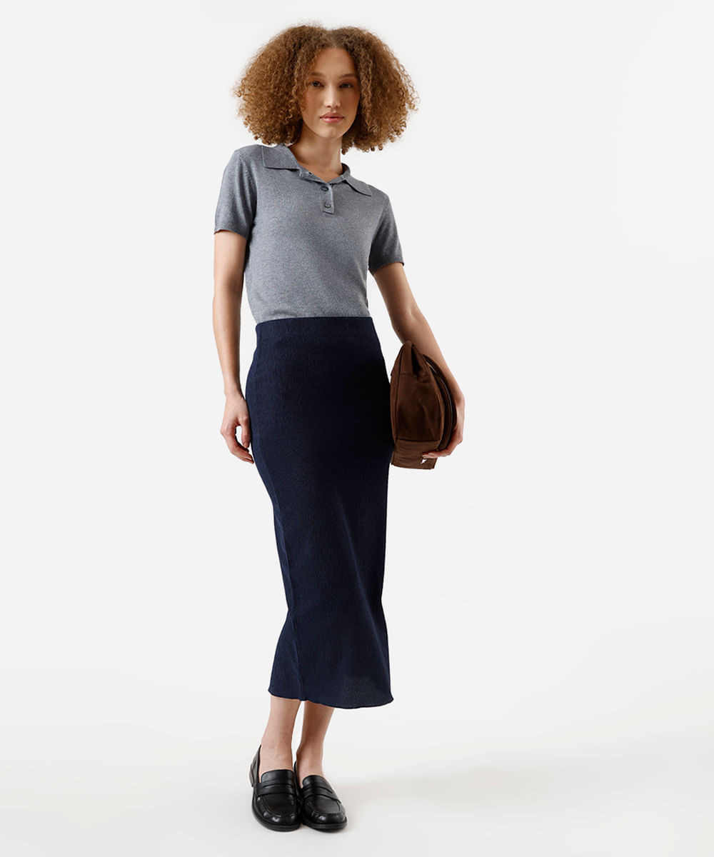 saia lápis midi feminina com fenda básica texturizada azul