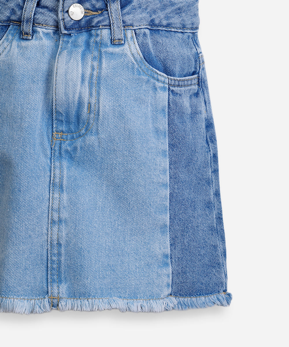 saia curta infantil jeans com recortes e barra desfiada azul