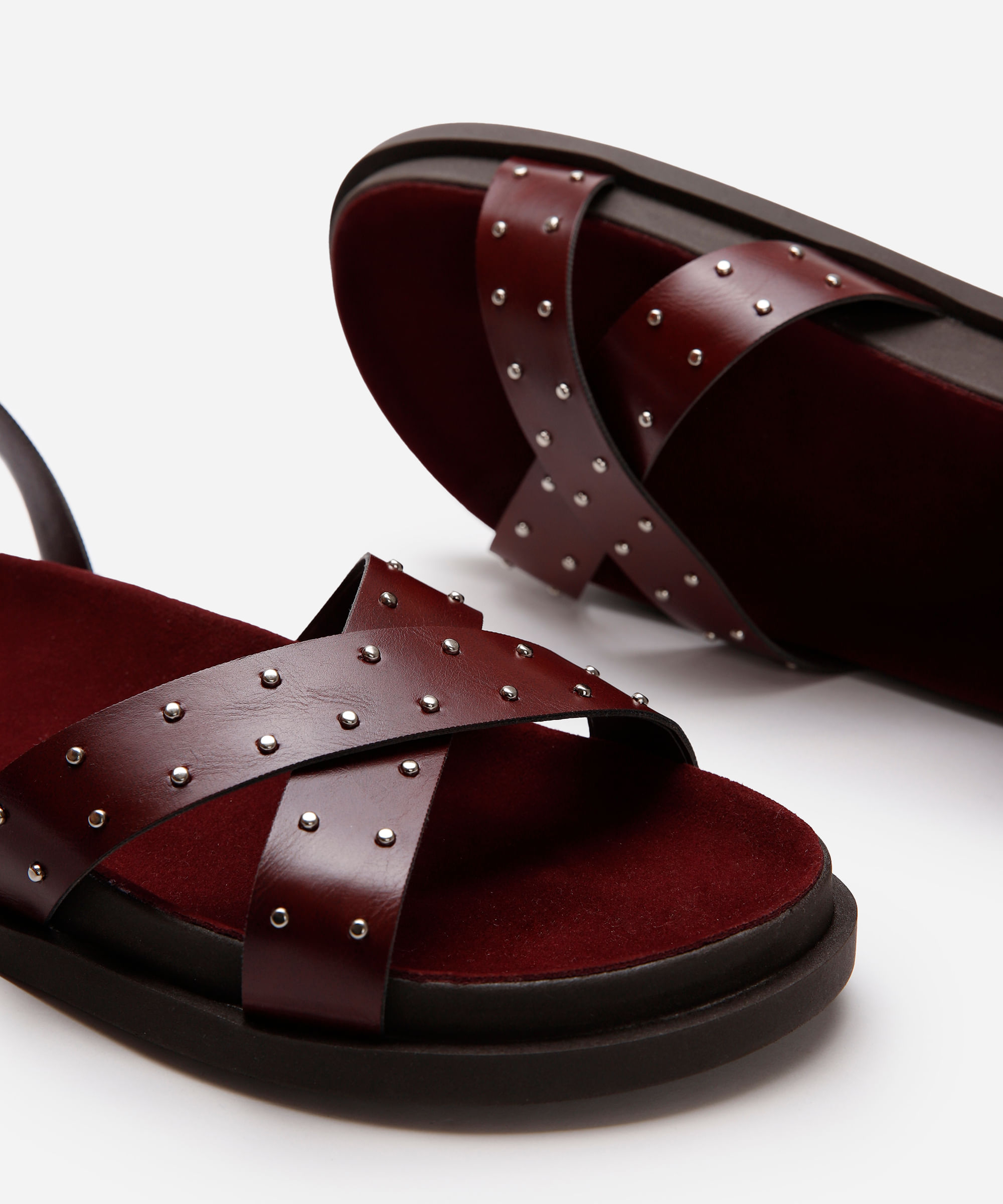 rasteirinha flatform com tachas vinho